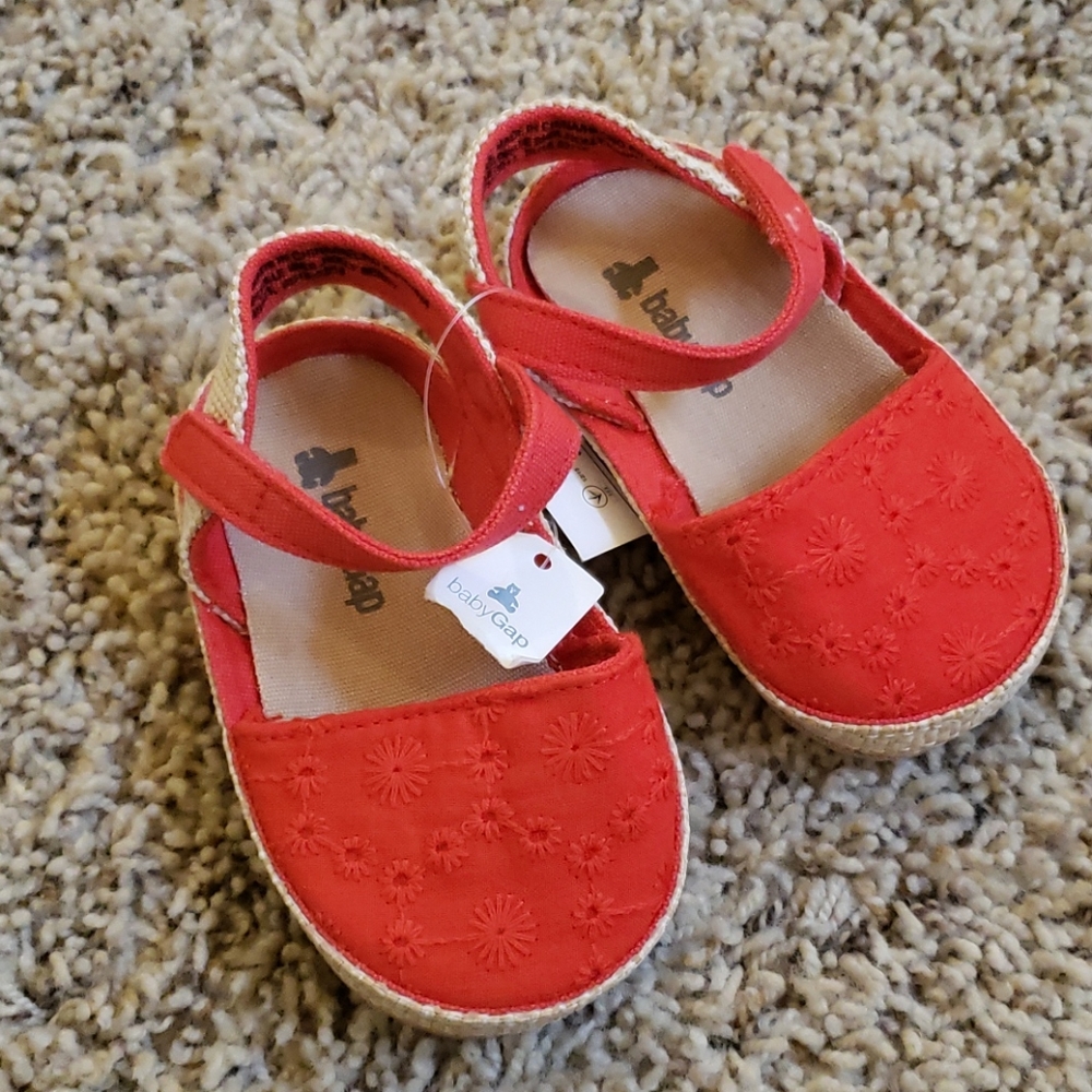 Baby Gap - red flats
